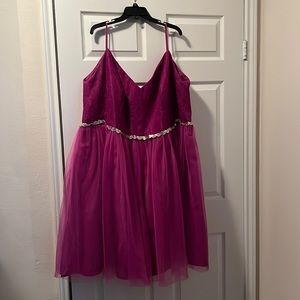 Beautiful Magenta-Purple Tulle mid length dress (can be worn for HoCo/Prom) 🥰